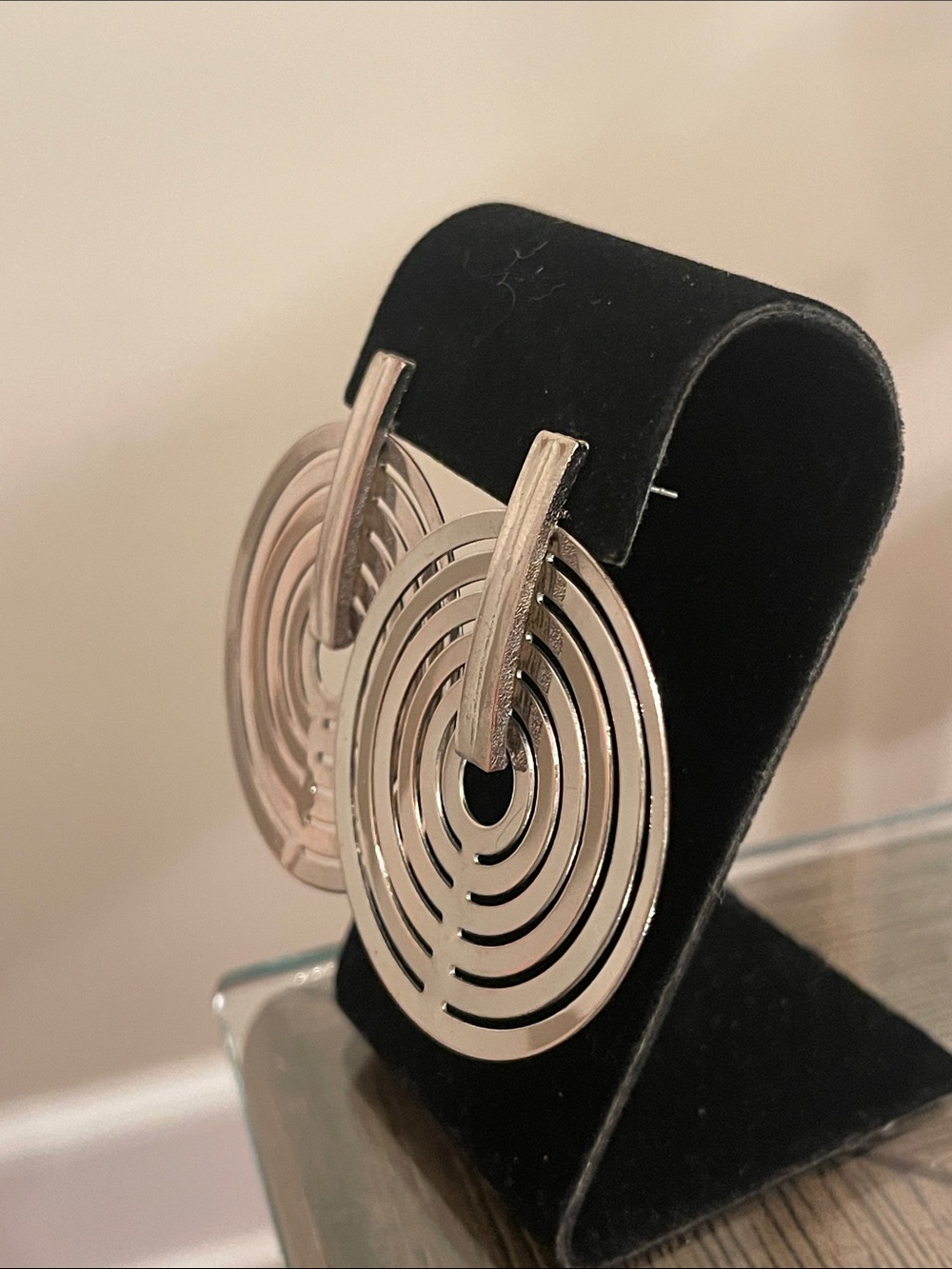 Vintage Geometric Cut-out Round Disc Earrings - Silver-tone - Picture 6 of 16